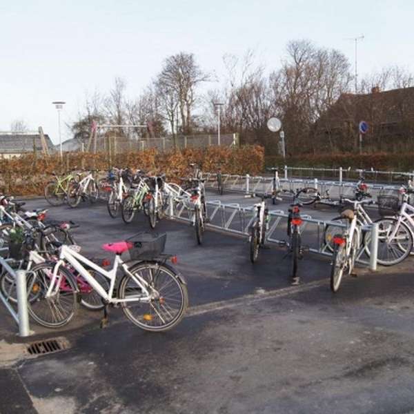 Ny cykelparkering hos Rybners Gymnasium i Esbjerg.
