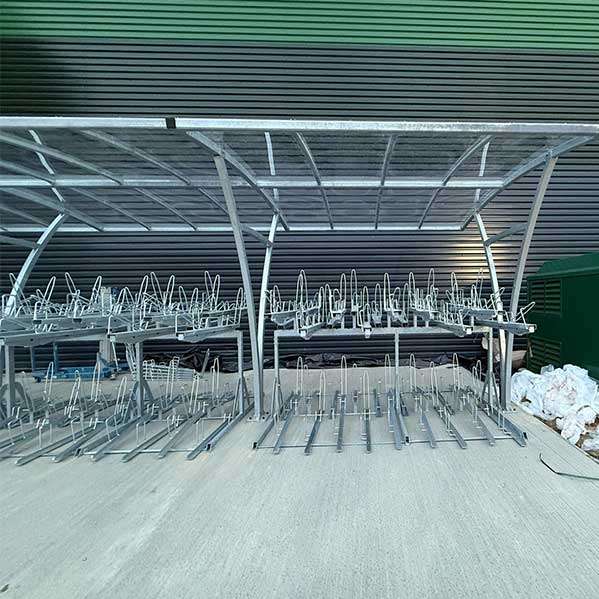 Udendørs inventar med fokus på funktion og bæredygtighed hos Tritax Big Box i Newark