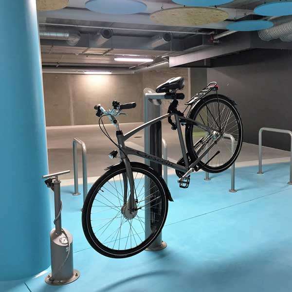 Cykelparkering til ethvert behov | Skab bedre vilkår for cyklisme | FalcoFix 2.0 cykelreparationssøjle | image #2 |  