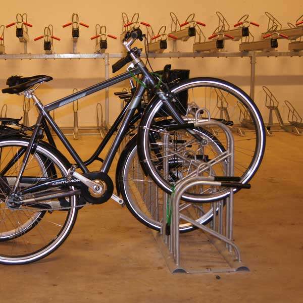 Cykelparkering til ethvert behov | Cykelstativer | Falco-ideal 2.0 dobbeltsidet cykelstativ | image #8 |  FalcoIdeal-2.0-dobbeltsidet-cykelstativ-giver-cyklen-en-ideel-støtte