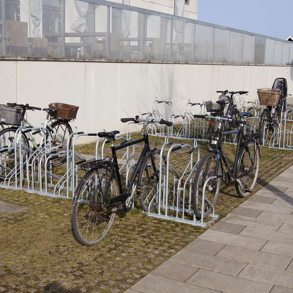 Cykelparkering til ethvert behov | Cykelstativer | Falco-ideal 2.0 dobbeltsidet cykelstativ | image #9 |  FalcoIdeal-2.0-dobbeltsidet-cykelstativ-giver-cyklen-en-ideel-støtte