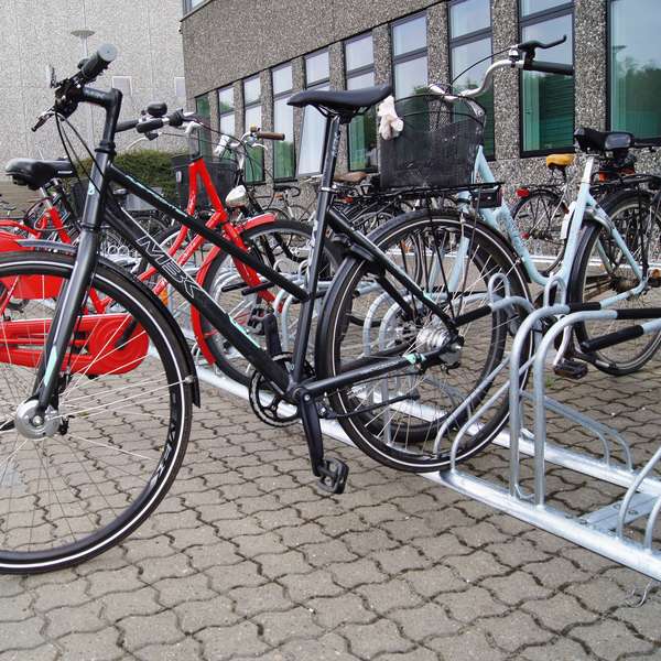 Cykelparkering til ethvert behov | Cykelstativer | Falco-ideal 2.0 dobbeltsidet cykelstativ | image #6 |  FalcoIdeal-2.0-dobbeltsidet-cykelstativ-giver-cyklen-en-ideel-støtte
