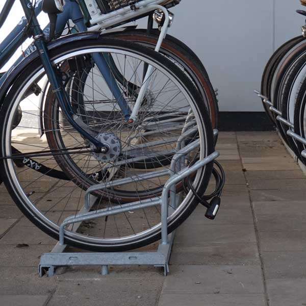 Cykelparkering til ethvert behov | Find professionelt cykelstativ hos Falco | FalcoSound Low enkeltsidet cykelstativ | image #6 |  