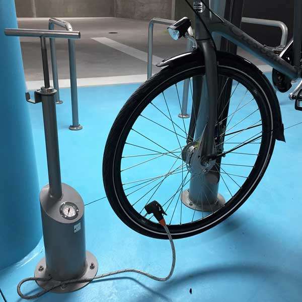 Cykelparkering til ethvert behov | Skab bedre vilkår for cyklisme | FalcoFix 2.0 cykelpumpe | image #2 |  