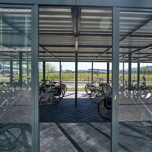 Project Amsterdam Lufthavn opruster på cykelparkering