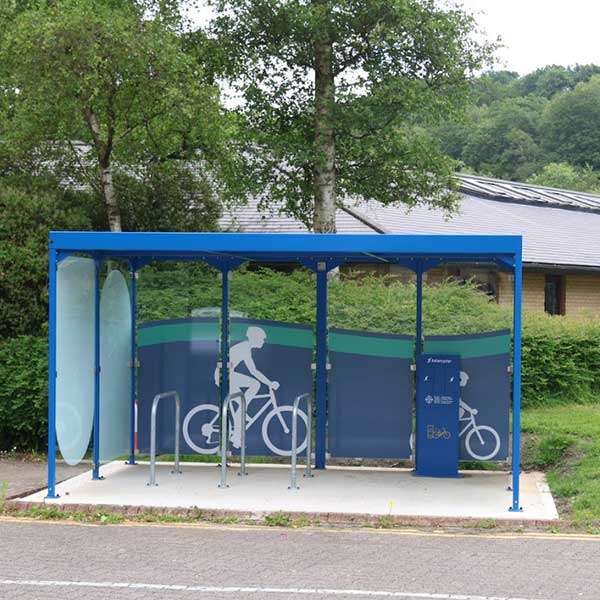 Falco UK indgår partnerskab med Solarcycle om at lancere cykelskure med 100% solcelledrevet vedvarende energi til opladning af e-cykler
