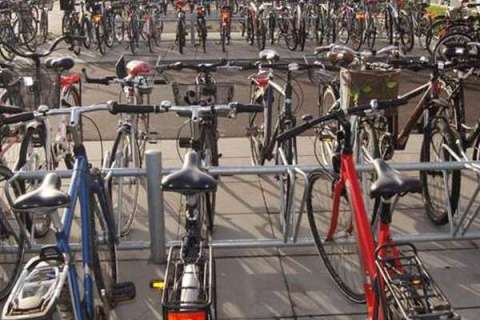 Ny cykelparkering hos Rybners Gymnasium i Esbjerg.