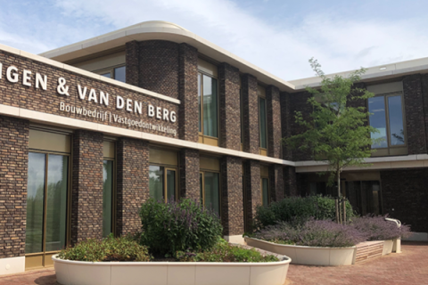 Et grønt og funktionelt udeområde hos virksomhed i Holland