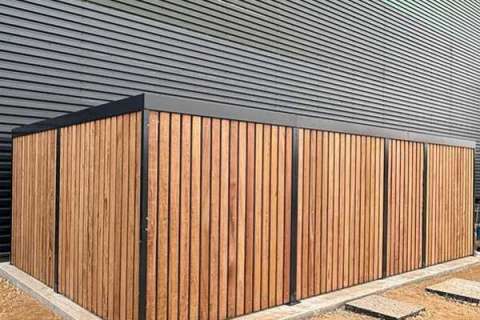 Udendørs inventar med fokus på funktion og bæredygtighed hos Tritax Big Box i Newark