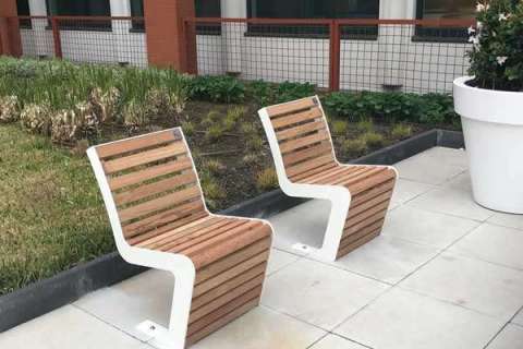 Ejendomskompleks er blevet indrettet med Falco parkmøbler