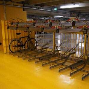 Etagecykelparkering på Odenses nederste etage