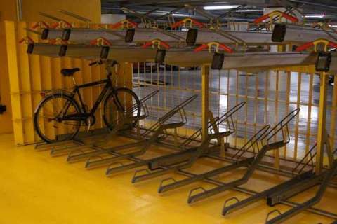 Etagecykelparkering på Odenses nederste etage