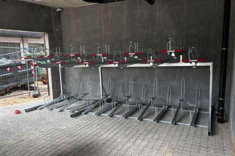 162 etagecykelparkeringspladser – tilpasset rummet
