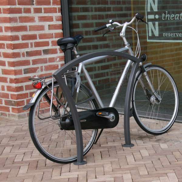 fietsparkeren fietsaanleunbeugel FalcoFair met fiets