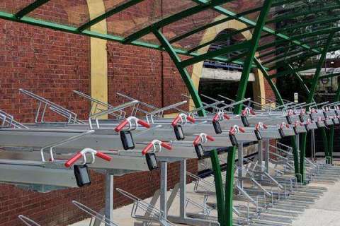 Etagecykelparkering til Rickmansworth Station vest for London