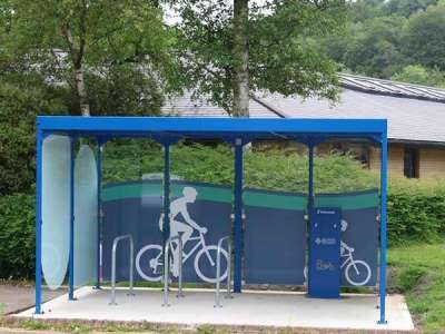 Falco UK indgår partnerskab med Solarcycle om at lancere cykelskure med 100% solcelledrevet vedvarende energi til opladning af e-cykler
