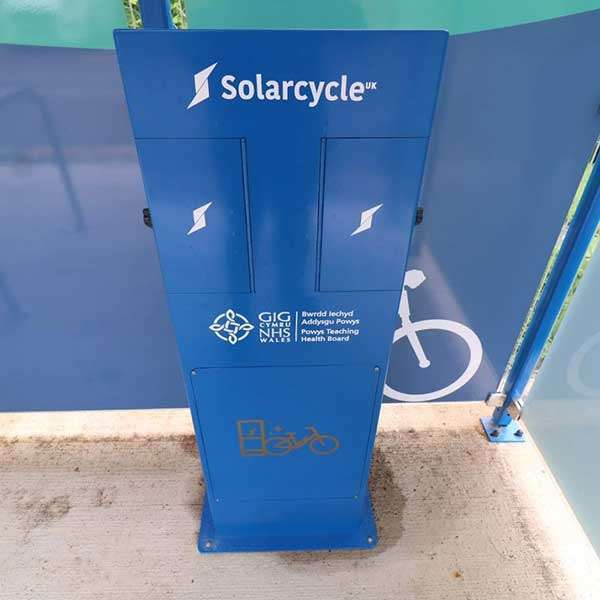 Falco UK indgår partnerskab med Solarcycle om at lancere cykelskure med 100% solcelledrevet vedvarende energi til opladning af e-cykler