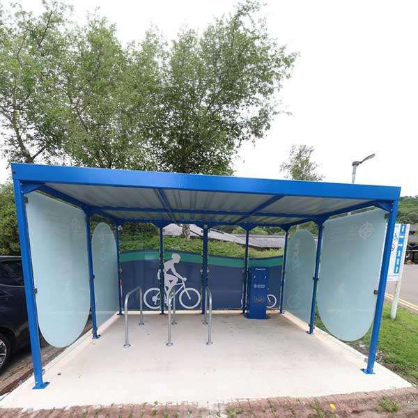 Falco UK indgår partnerskab med Solarcycle om at lancere cykelskure med 100% solcelledrevet vedvarende energi til opladning af e-cykler