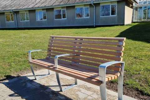 FalcoRelax bænke til Omsorgscenteret Tolleruphøj