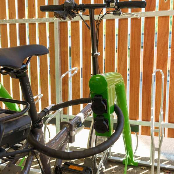 FalcoSound cykelstativ med ladestationer til elcykler