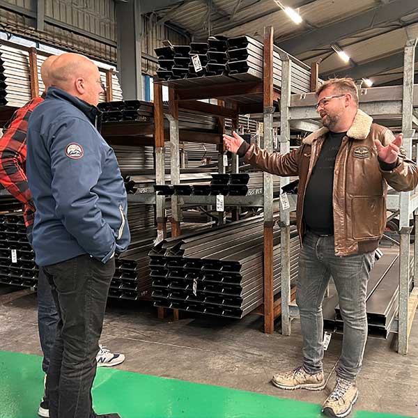 Vores dygtige montører på besøg hos Falco Hollands fabrik