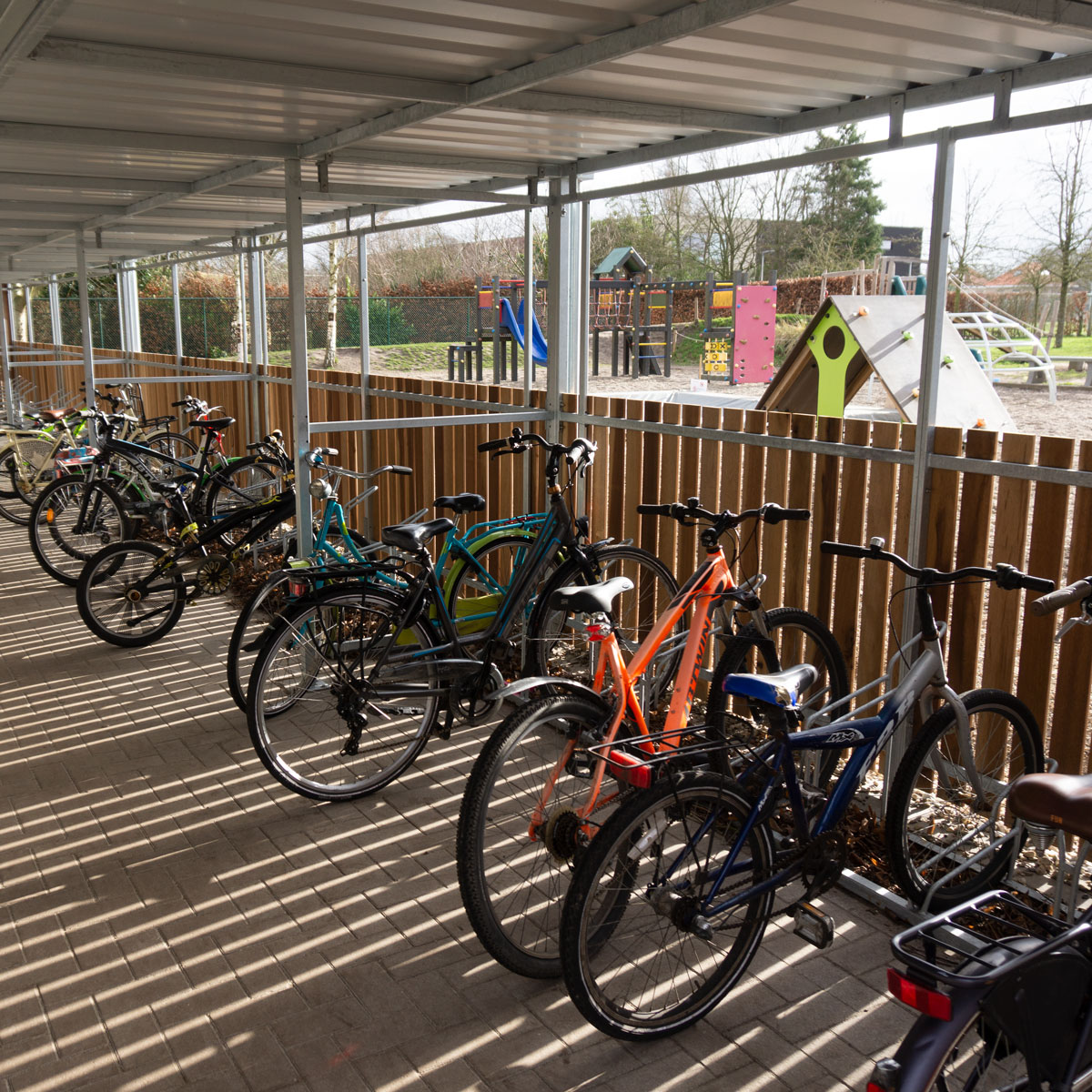 Det fleksible FalcoLok-500 cykelskur er ideelt til skole