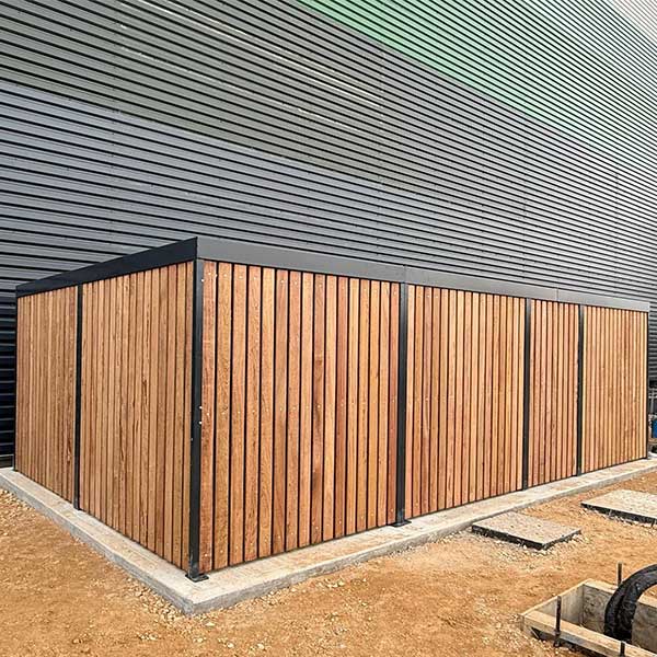 Udendørs inventar med fokus på funktion og bæredygtighed hos Tritax Big Box i Newark