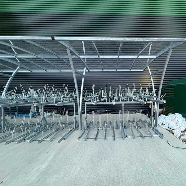 Udendørs inventar med fokus på funktion og bæredygtighed hos Tritax Big Box i Newark