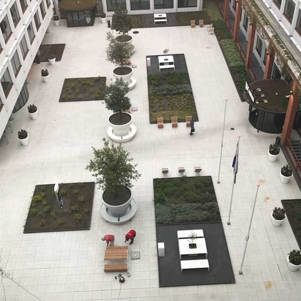 Ejendomskompleks er blevet indrettet med Falco parkmøbler