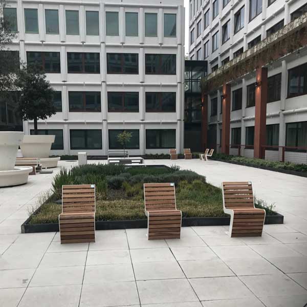 Ejendomskompleks er blevet indrettet med Falco parkmøbler