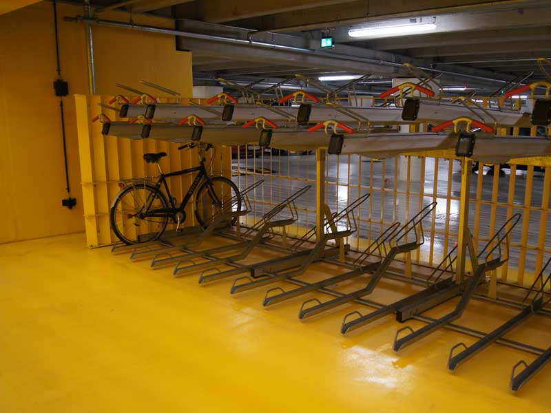 Etagecykelparkering på Odenses nederste etage