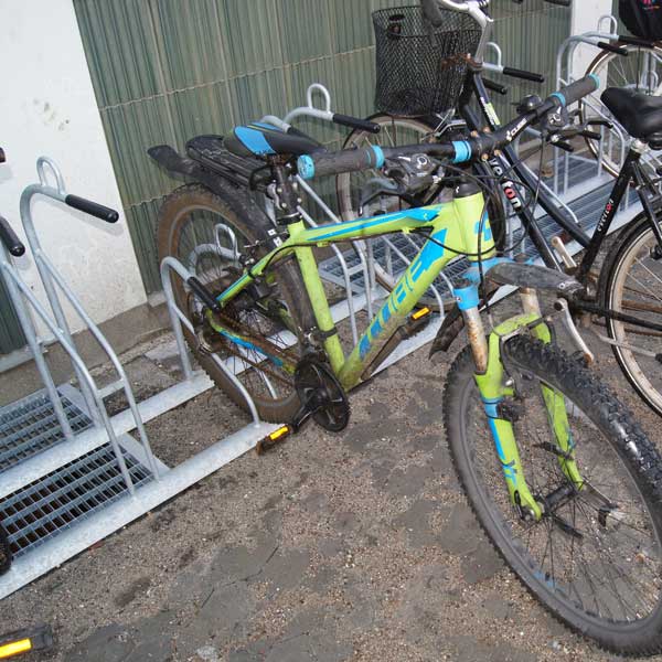 Innovativ cykelparkering til moderne skole