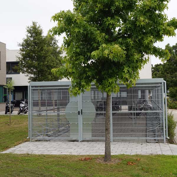 Tjenestemænd i Hoeksche Waard kommune (NL) parkerer cykler i FalcoLok cykelskur