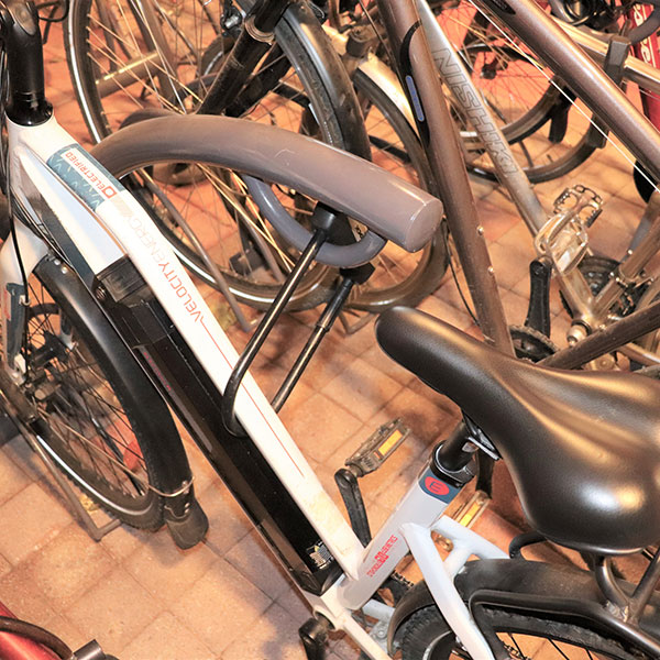 De finske pendlere kan nu parkere cyklerne trygt og sikkert i to etager