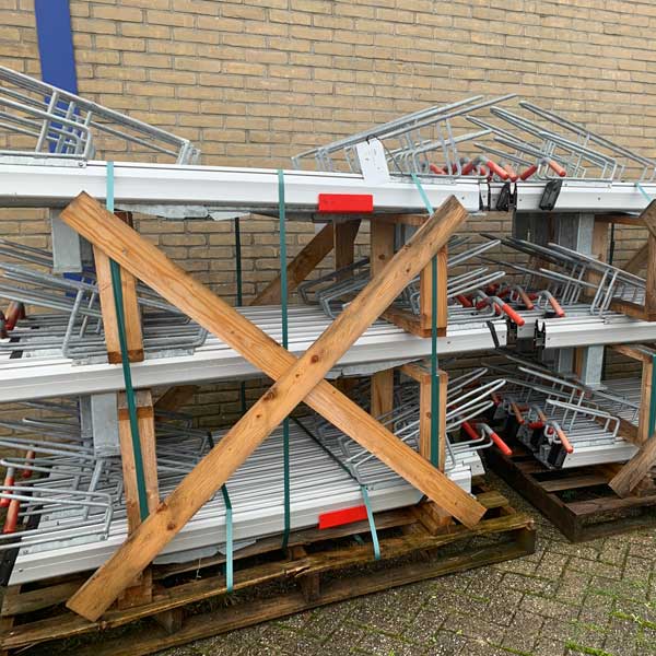 Vi genbruger etagestativer – helt konkret