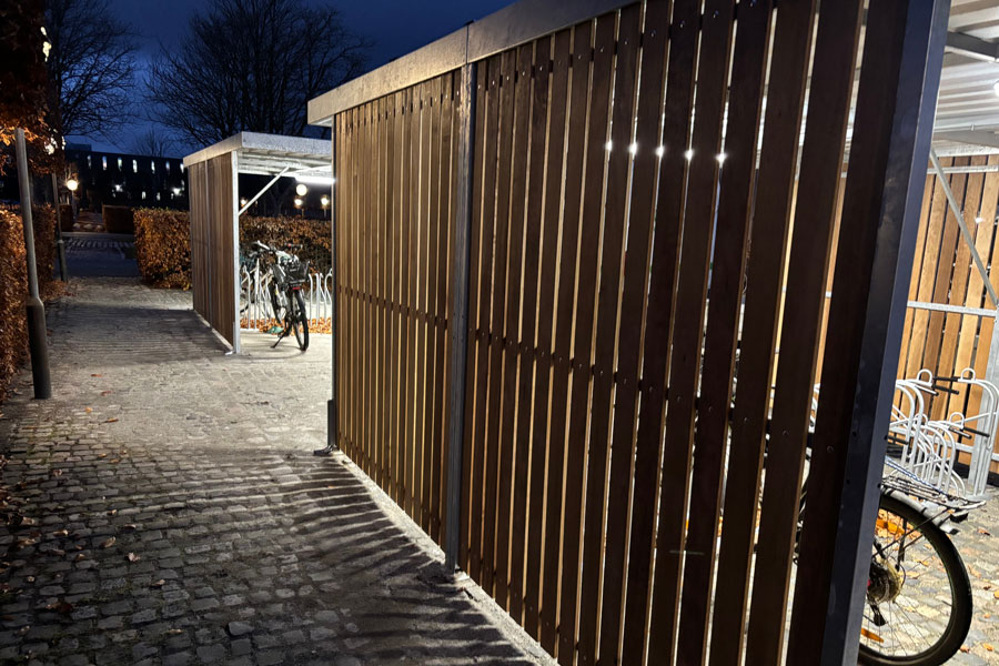 Cykeloverdækning og cykelparkering hos DR i Aarhus