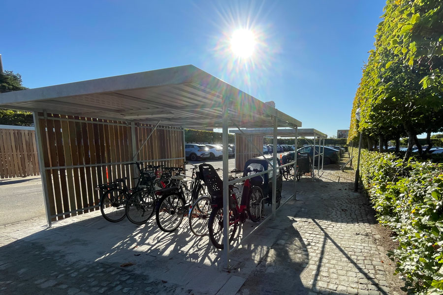 Cykeloverdækning og cykelparkering hos DR i Aarhus