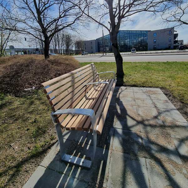 FalcoRelax bænke til Omsorgscenteret Tolleruphøj