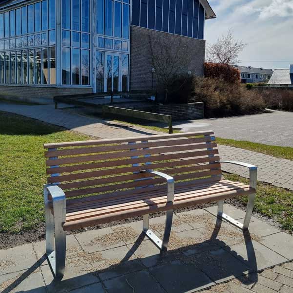FalcoRelax bænke til Omsorgscenteret Tolleruphøj