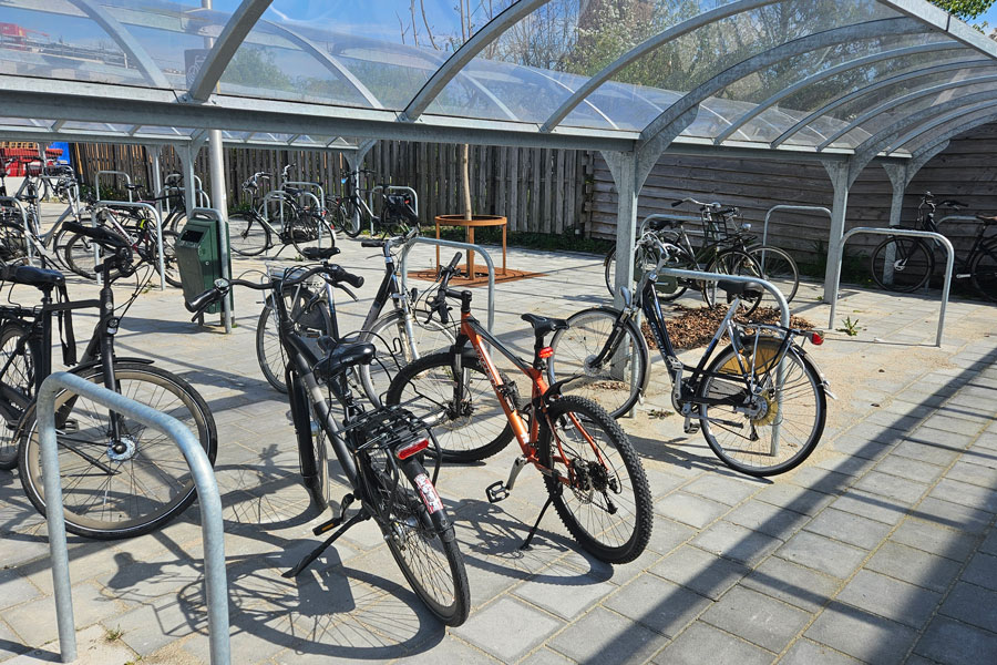 Fremtidssikret cykelparkering ved et regionalt busknudepunkt