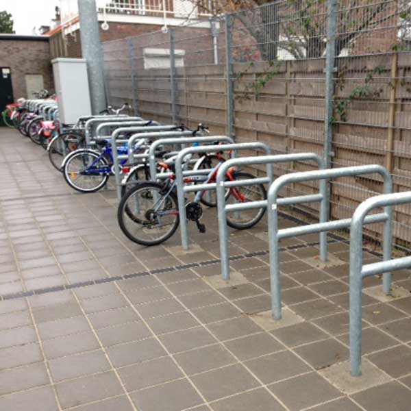 fietsparkeren fietsaanleunbeugel met tussenbuis