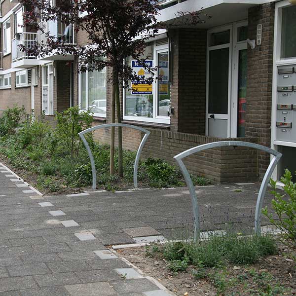 fietsparkeren fietsaanleunbeugel FalcoFair thermisch verzinkt