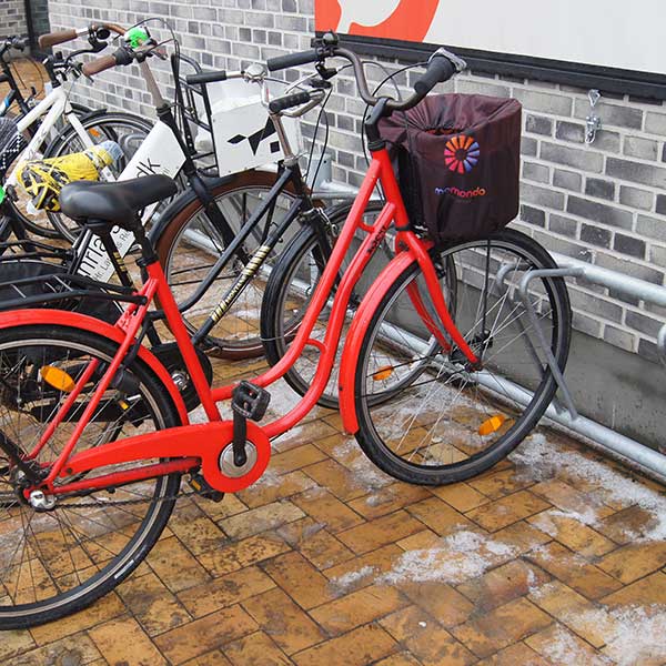 FalcoDK — brugervenlig cykelparkering med magnetlygte-venligt design (600 mm CTC)